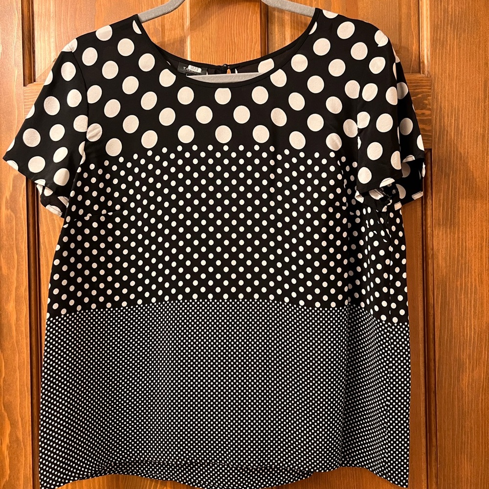 Short sleeve polka dot print in black and white. 100% silk. Just dry cleaned.